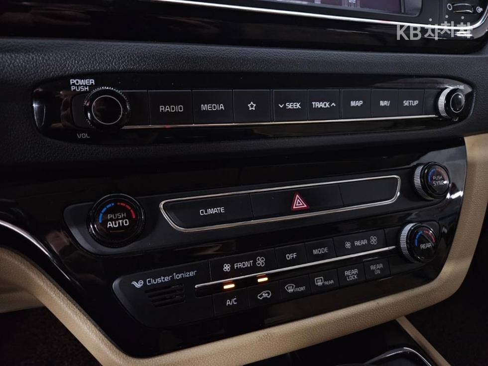 Kia Carnival — miniaturë 17
