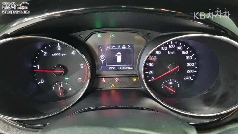 Kia Carnival — miniaturë 5
