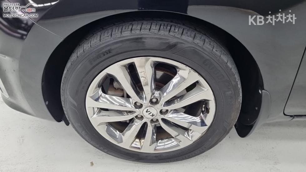 Kia Carnival — miniaturë 6