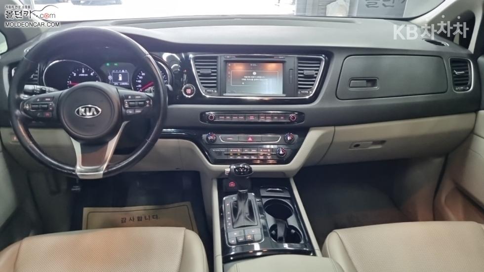 Kia Carnival — miniaturë 7