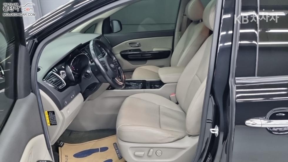 Kia Carnival — miniaturë 9