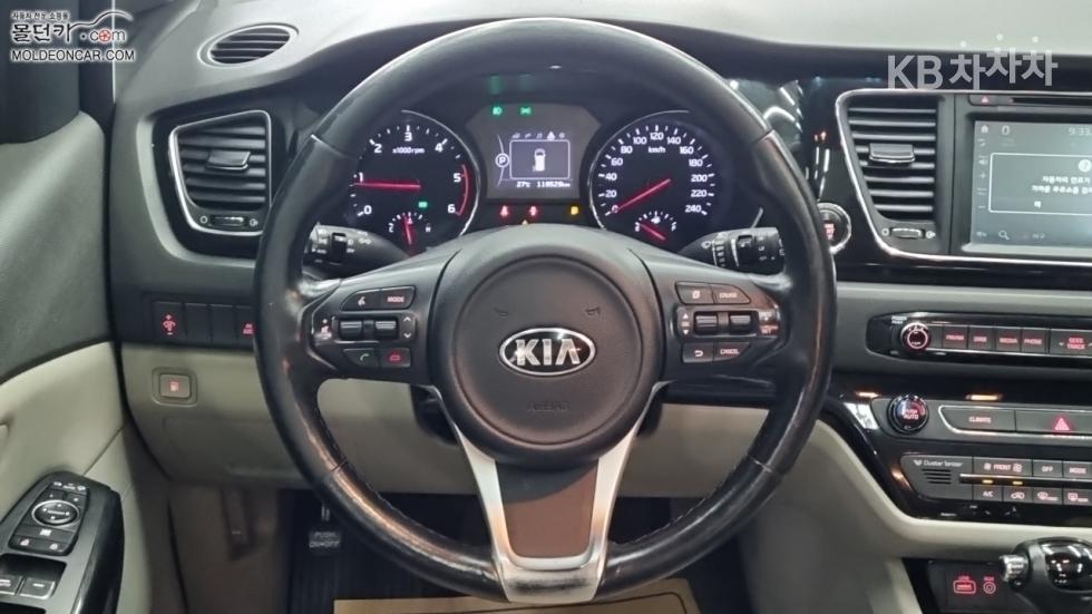 Kia Carnival — miniaturë 11