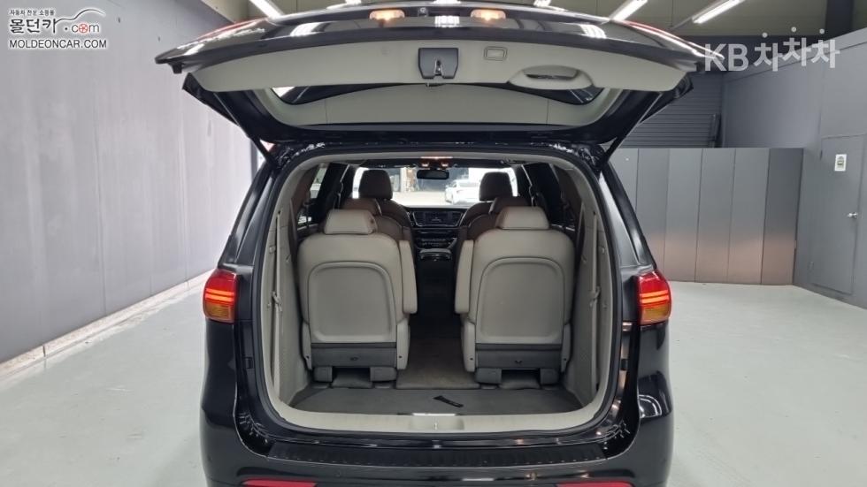 Kia Carnival — miniaturë 18