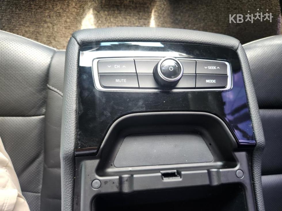 Kia K7 — miniaturë 11