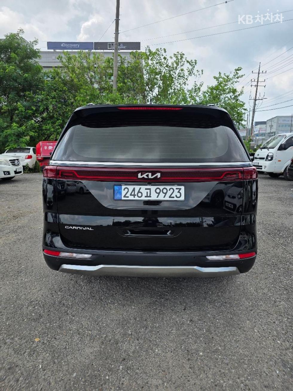 Kia Carnival — miniaturë 4