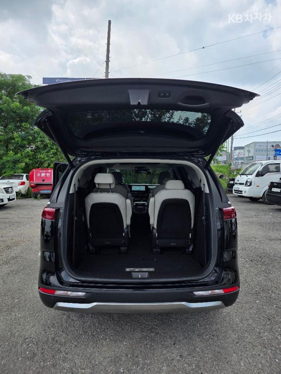 Kia Carnival — miniaturë 5