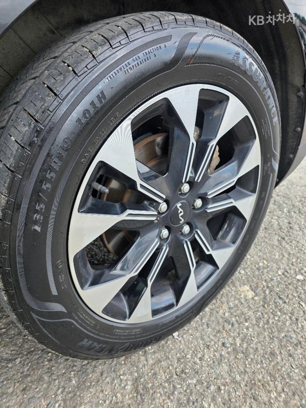 Kia Carnival — miniaturë 7