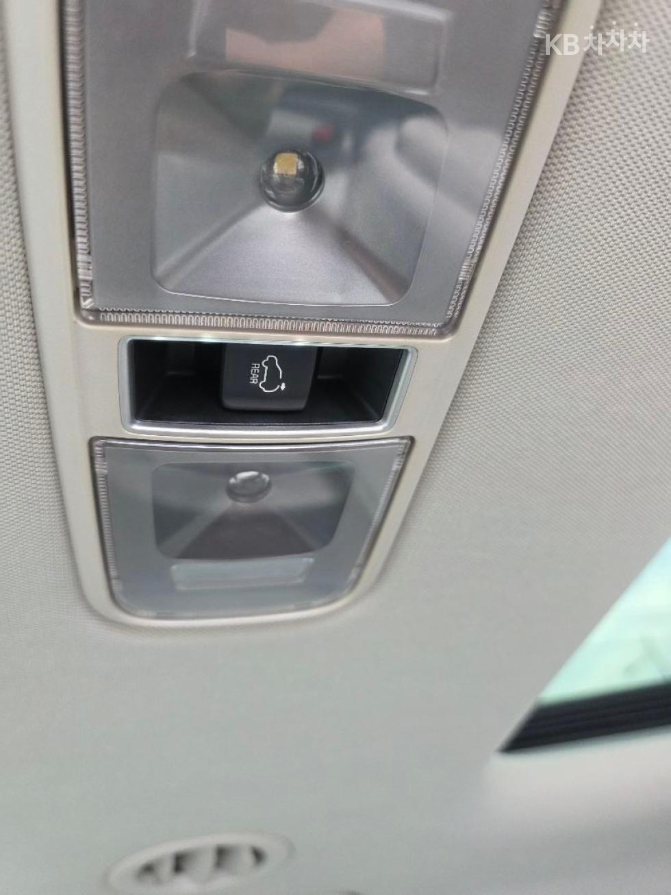 Kia Carnival — miniaturë 21