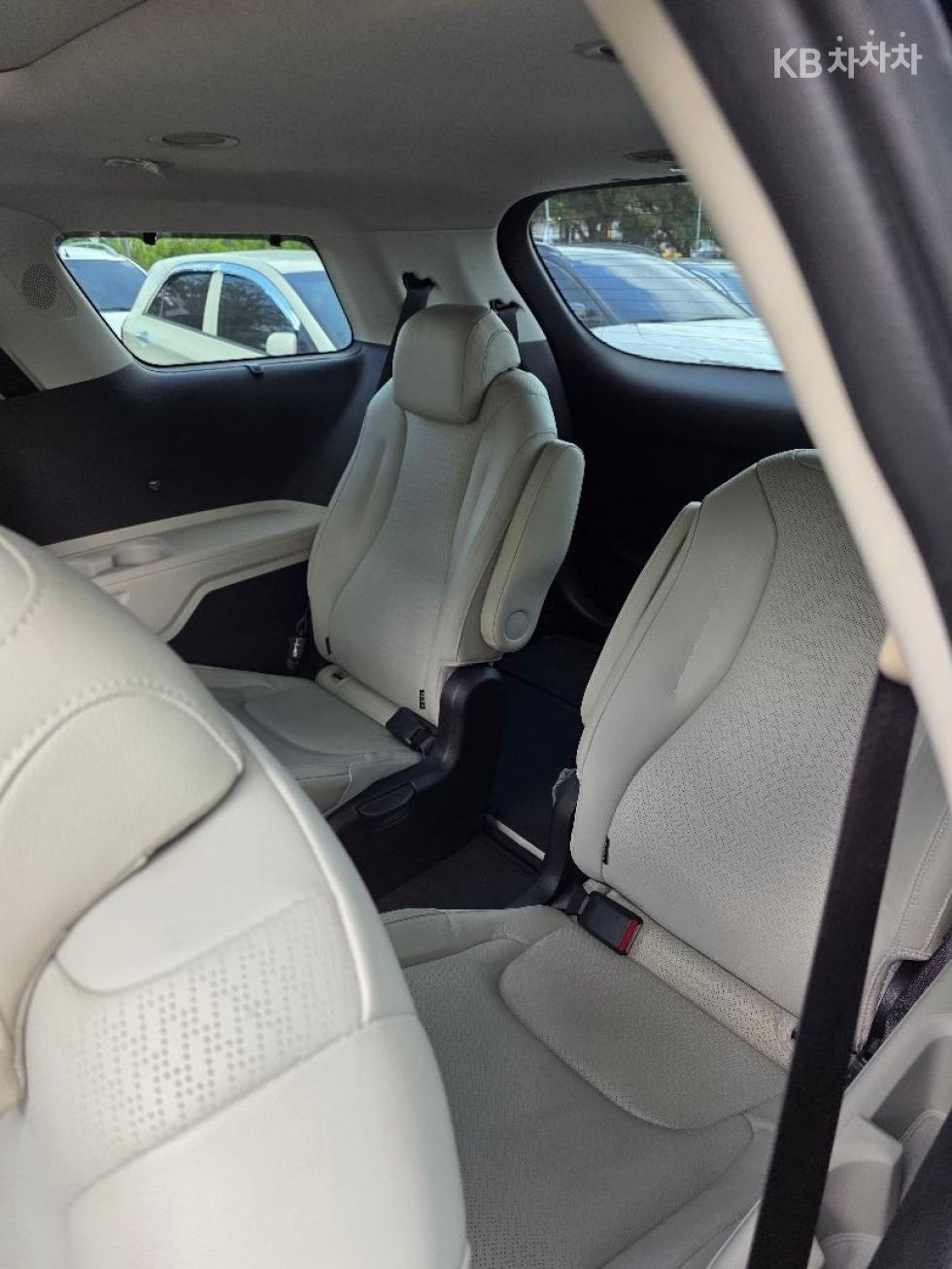 Kia Carnival — miniaturë 22