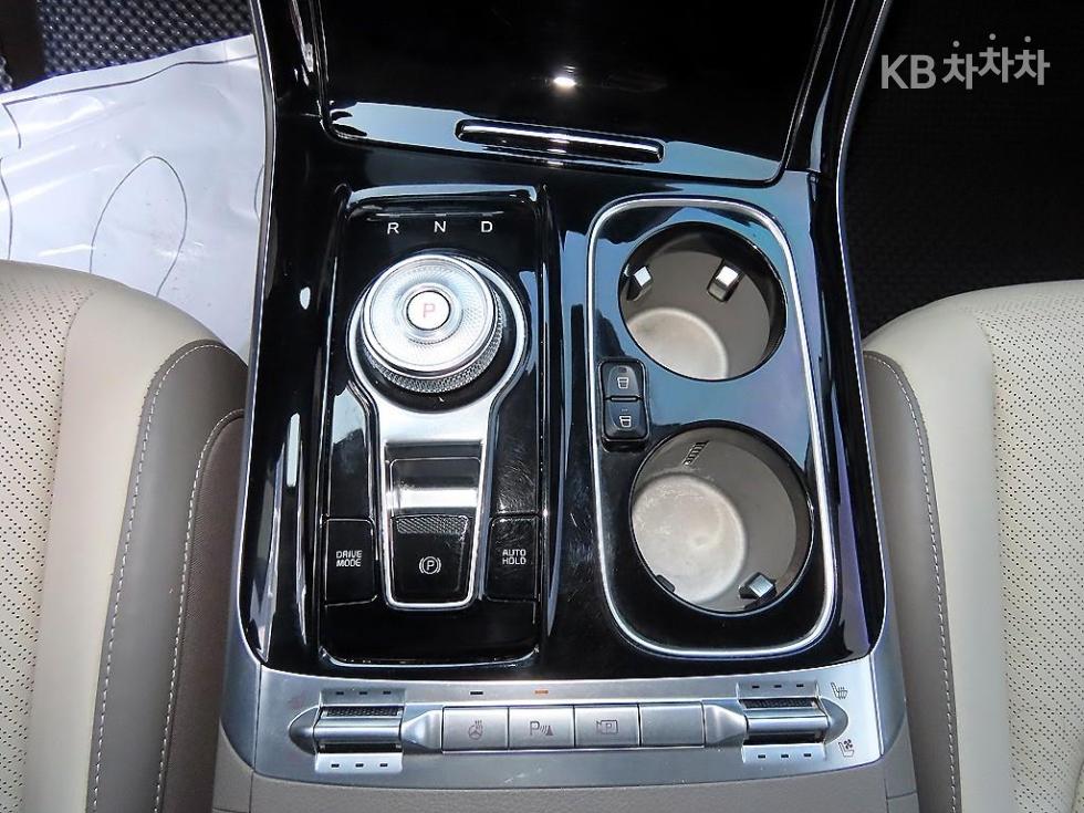 Kia Carnival — miniaturë 10