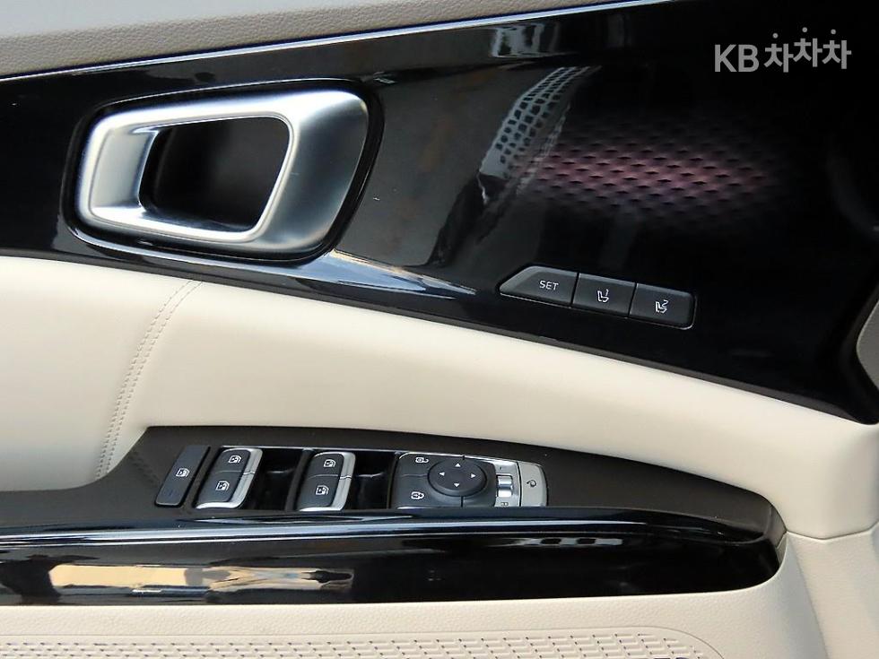 Kia Carnival — miniaturë 11