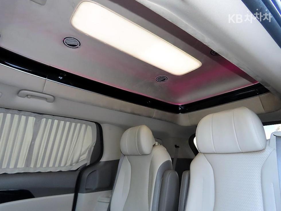 Kia Carnival — miniaturë 15