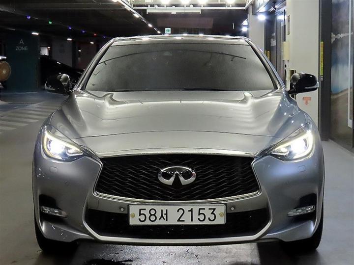 Infiniti Q30 2017 photo 2