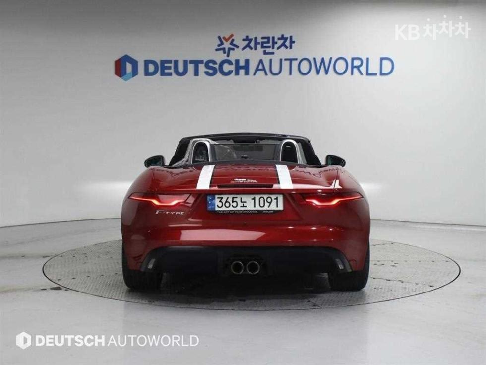 2021 Jaguar F TYPE photo