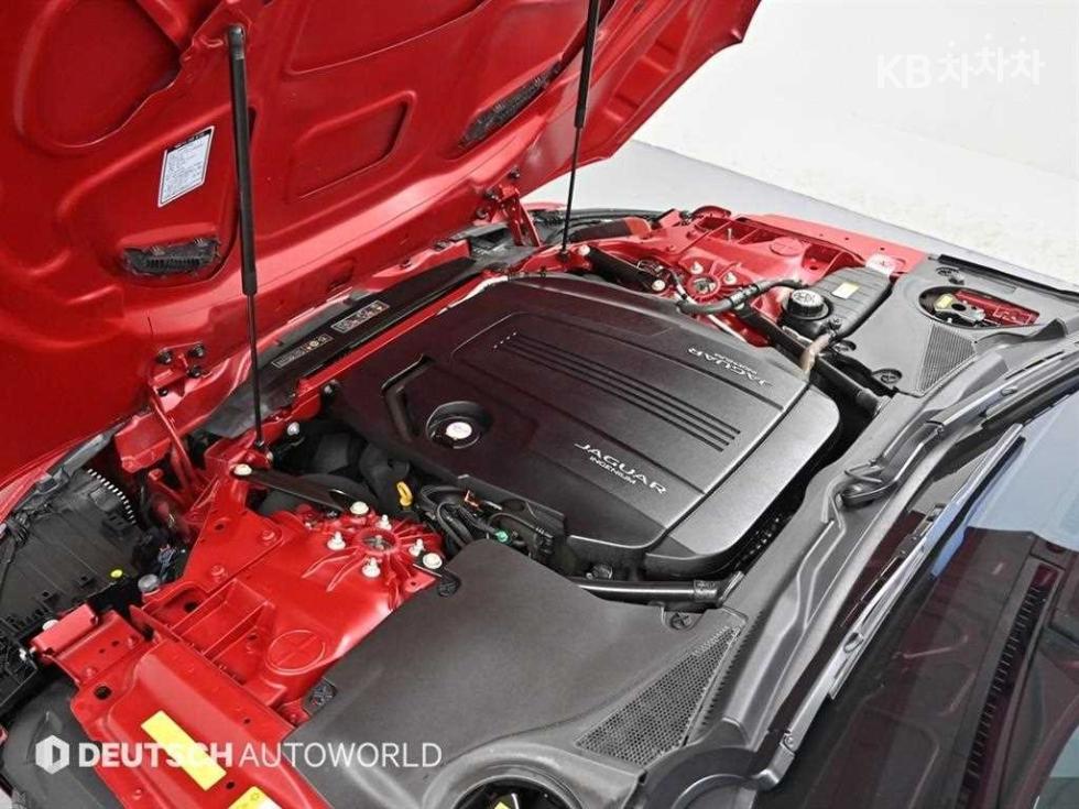 2021 Jaguar F TYPE photo