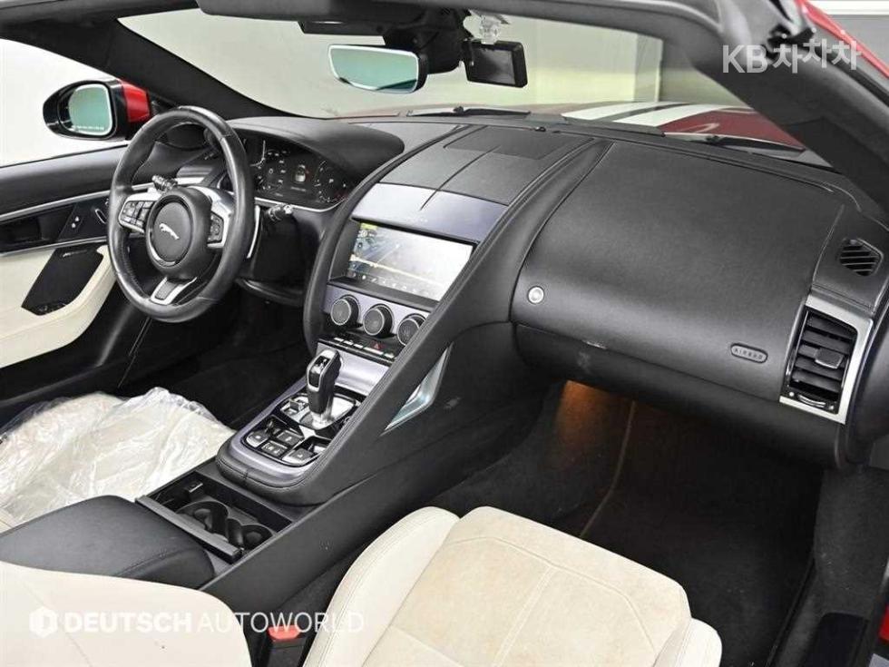 2021 Jaguar F TYPE photo