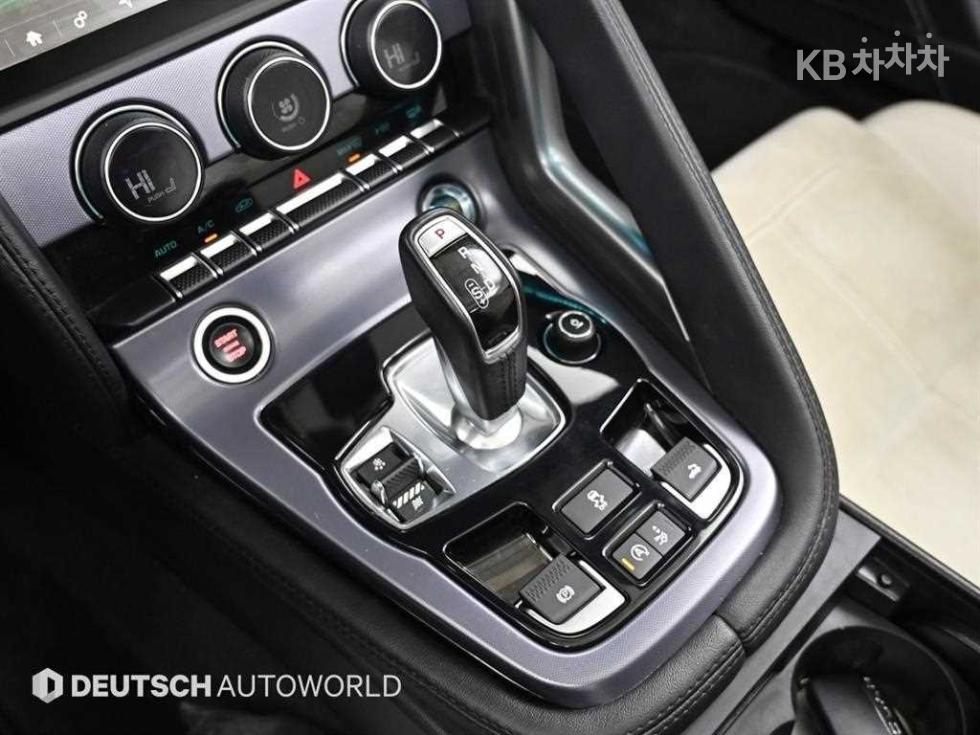 2021 Jaguar F TYPE photo