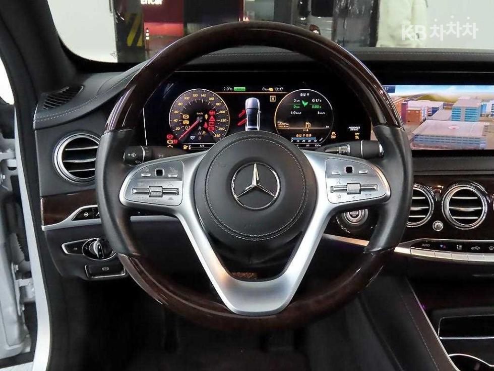 2020 Mercedes-Benz S photo