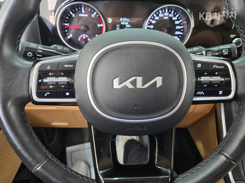 Kia Carnival — miniaturë 7