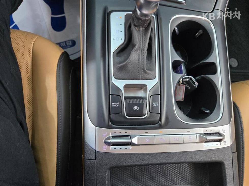 Kia Carnival — miniaturë 9