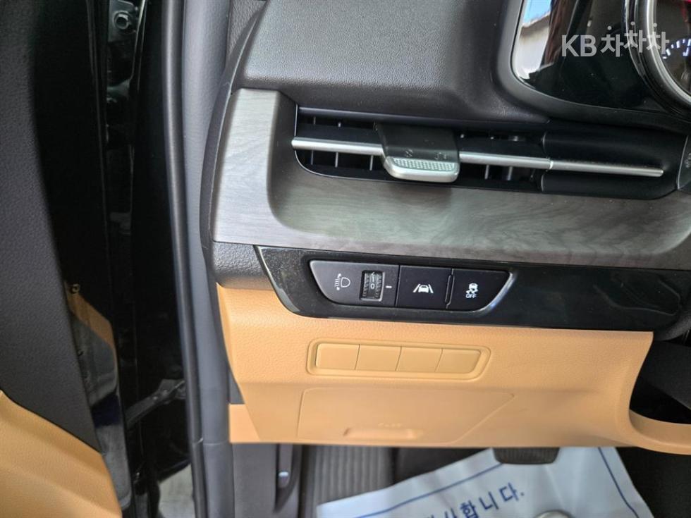 Kia Carnival — miniaturë 11