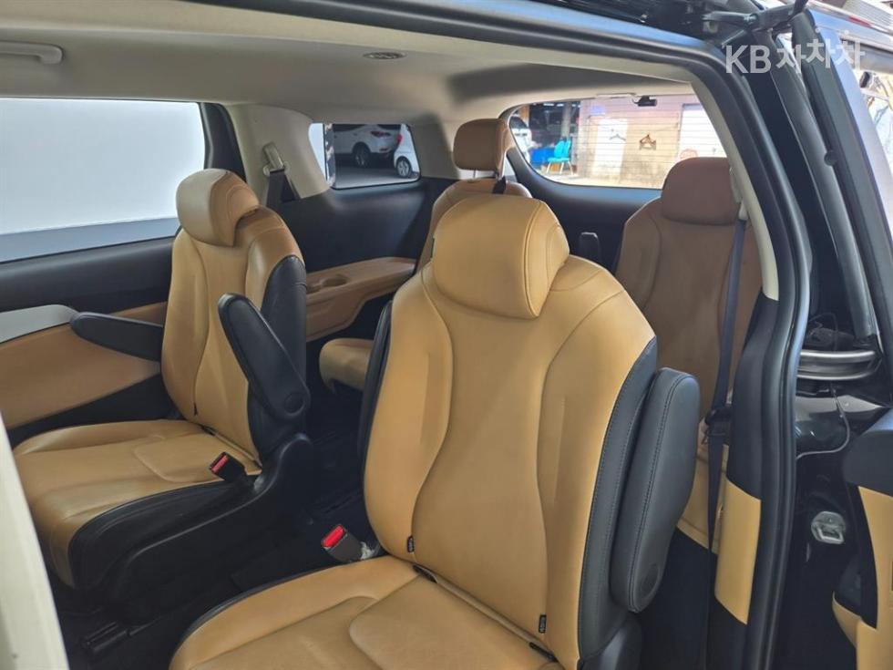 Kia Carnival — miniaturë 15