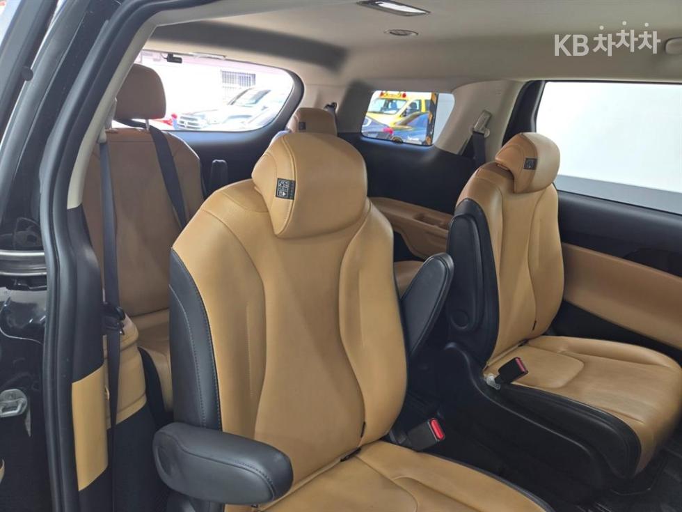 Kia Carnival — miniaturë 16