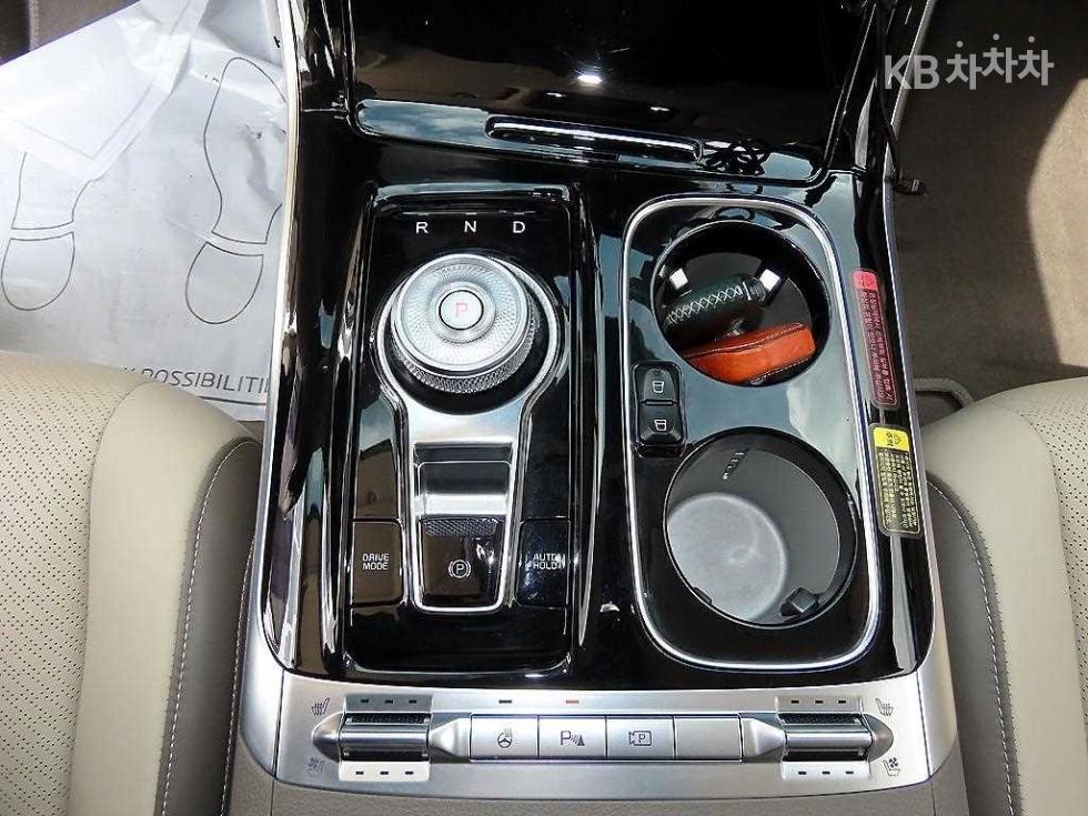 Kia Carnival — miniaturë 11