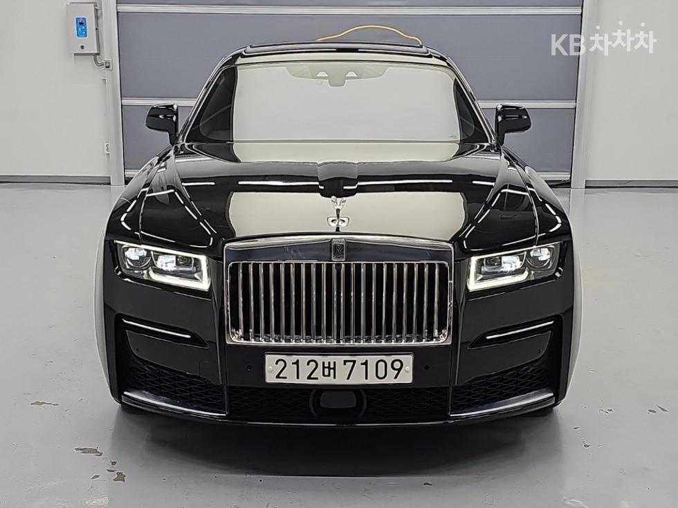 2021 Rolls-Royce 2 photo