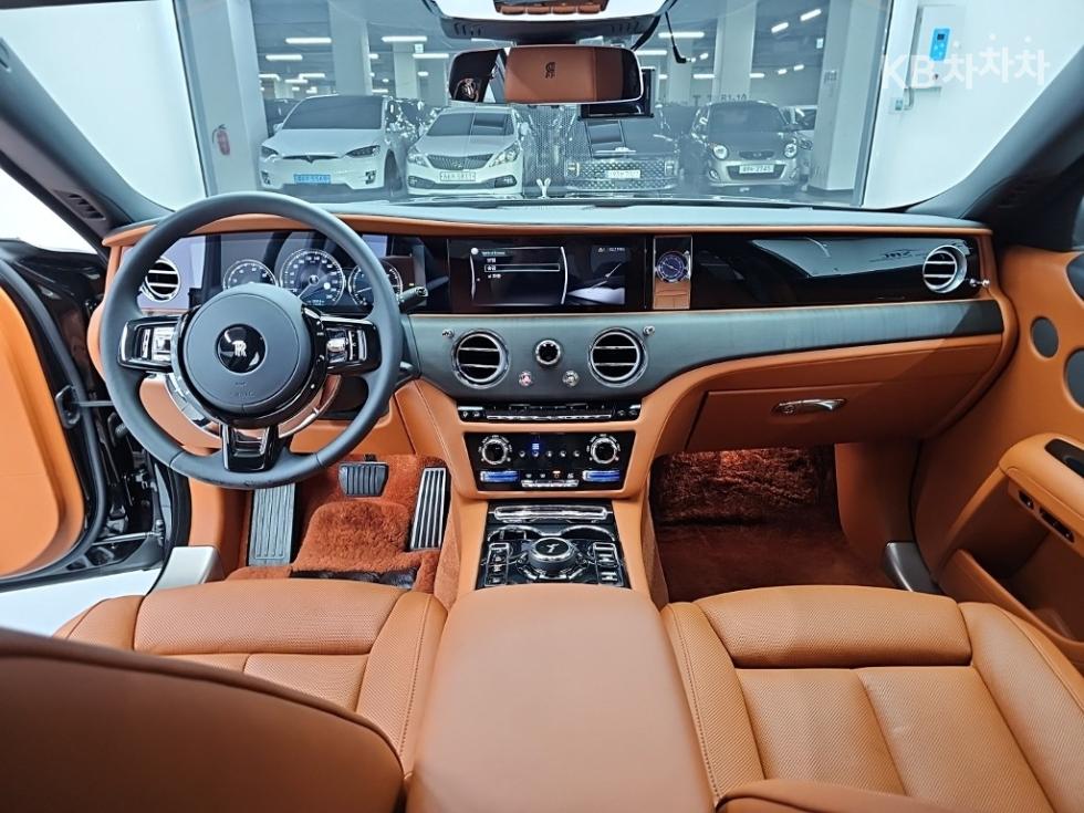2021 Rolls-Royce 2 photo