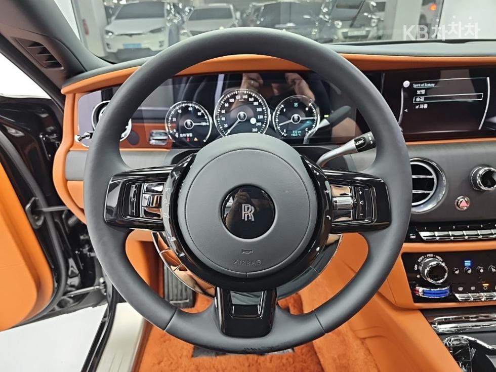 2021 Rolls-Royce 2 photo