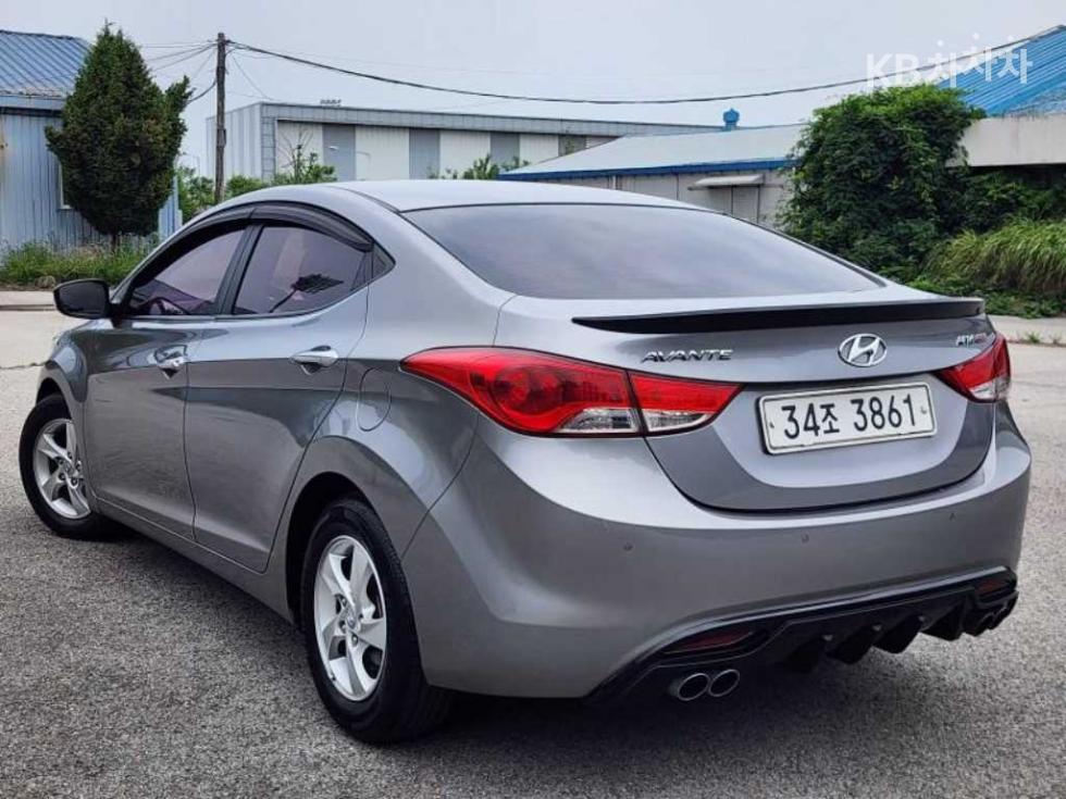 Hyundai Avante — miniaturë 4