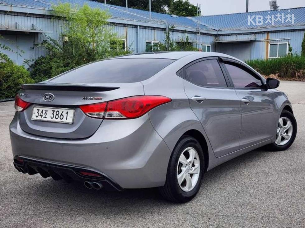 Hyundai Avante — miniaturë 6