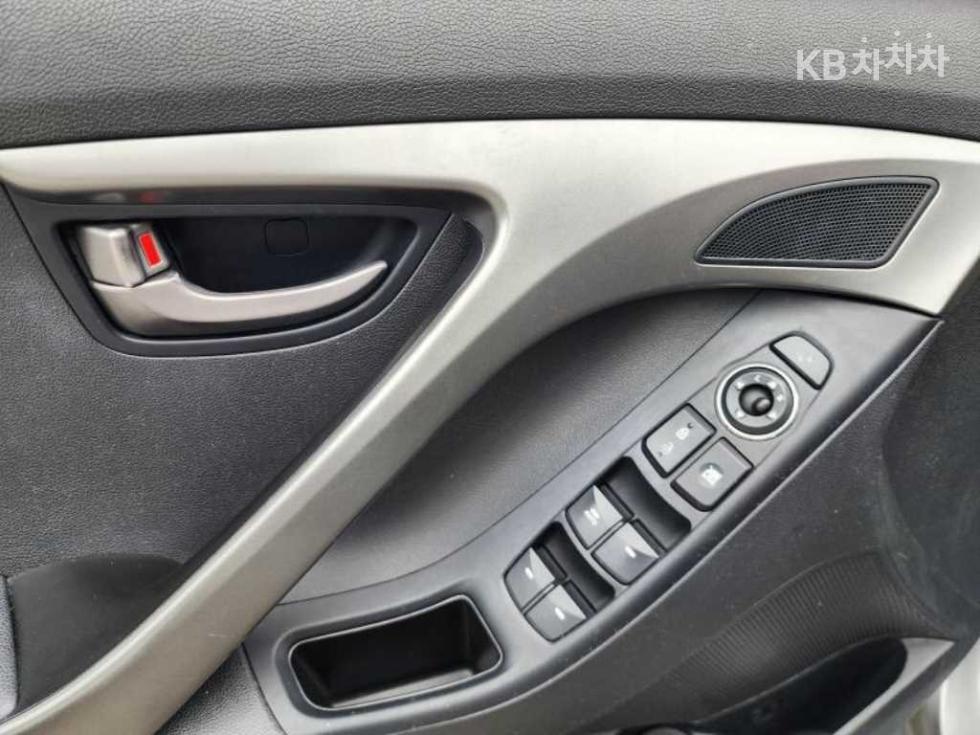 Hyundai Avante — miniaturë 9