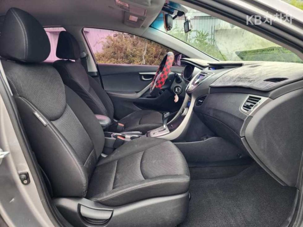 Hyundai Avante — miniaturë 12