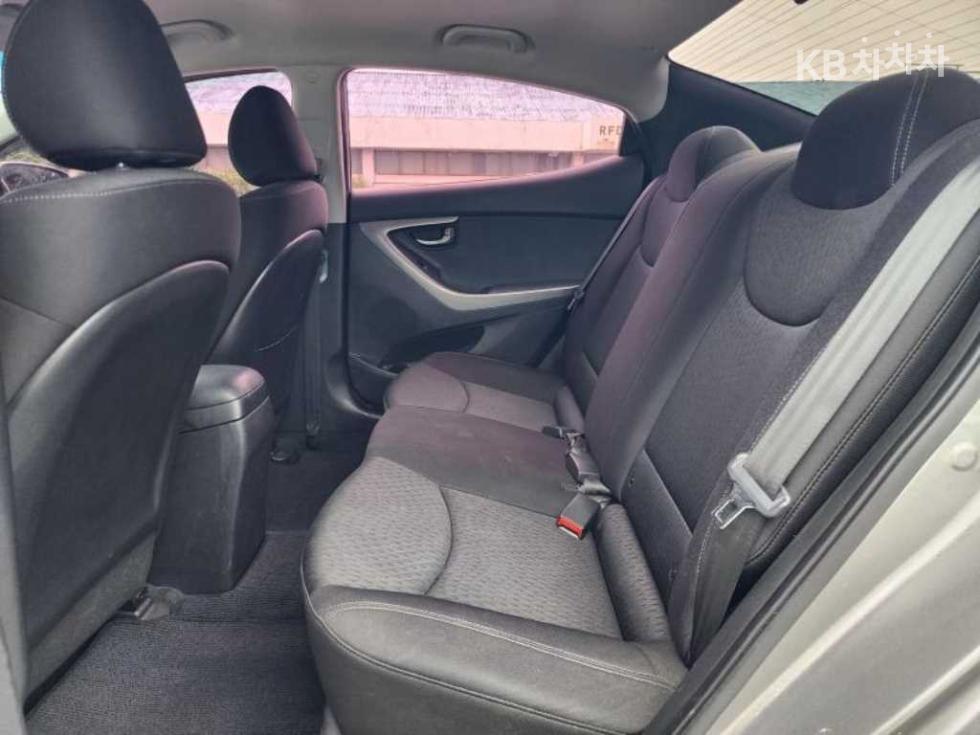 Hyundai Avante — miniaturë 13