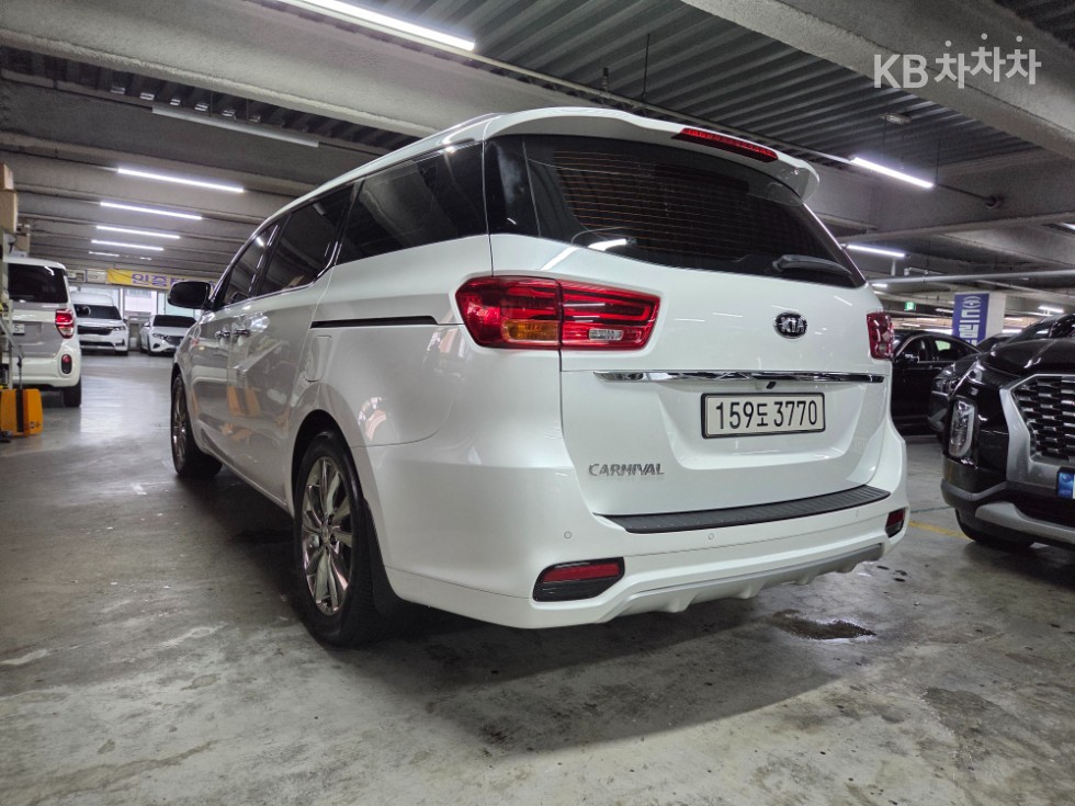 Kia Carnival — miniaturë 4