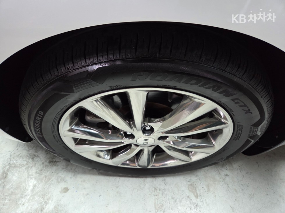Kia Carnival — miniaturë 7