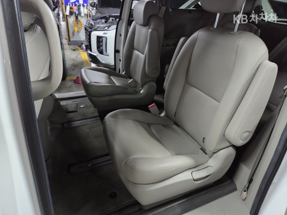 Kia Carnival — miniaturë 14