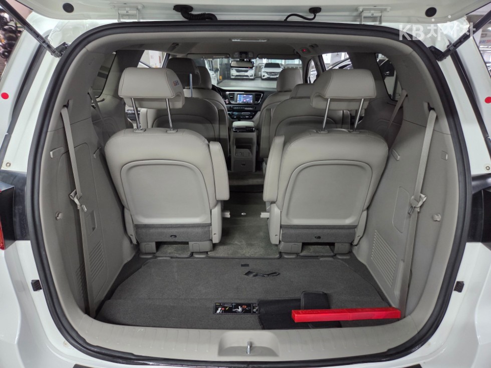 Kia Carnival — miniaturë 15