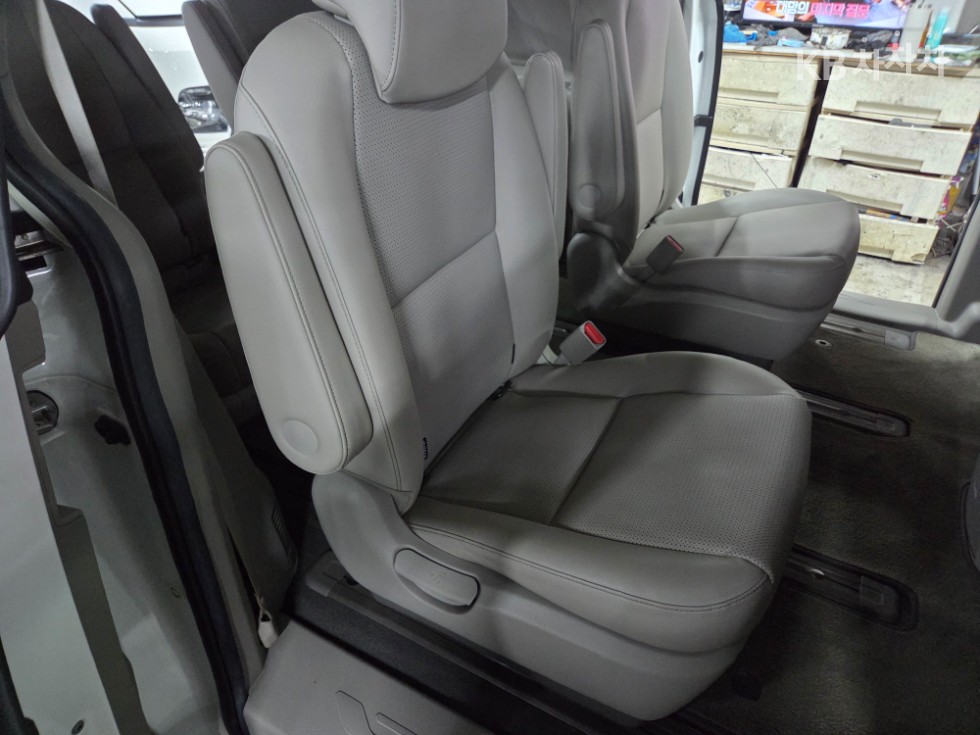 Kia Carnival — miniaturë 16