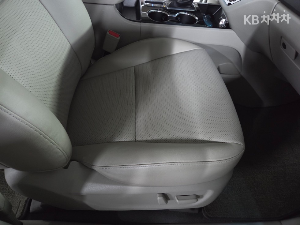 Kia Carnival — miniaturë 17