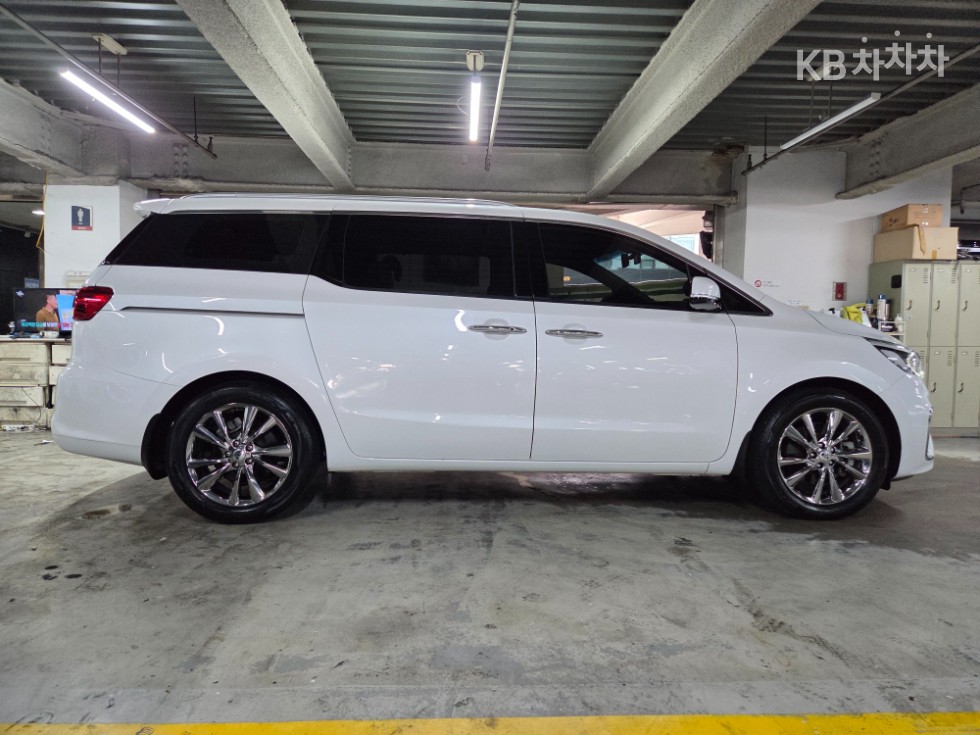 Kia Carnival — miniaturë 19