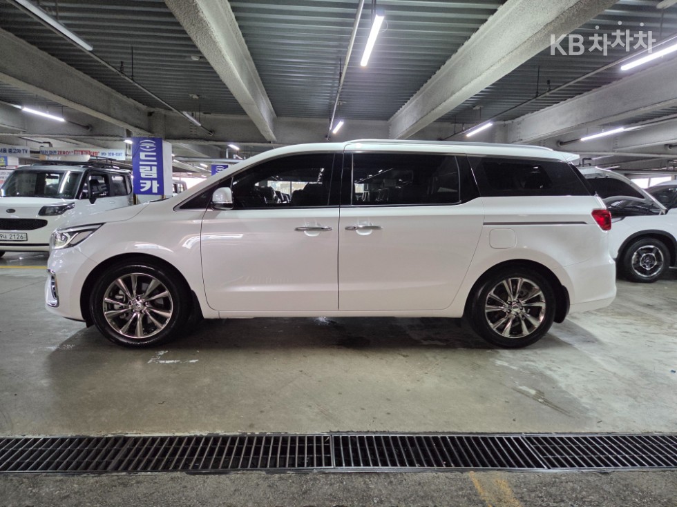 Kia Carnival — miniaturë 20