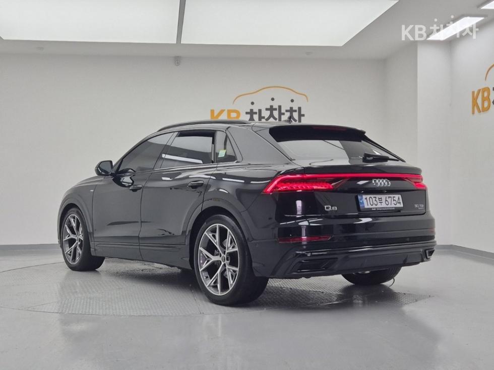 Audi Q8 — miniaturë 3