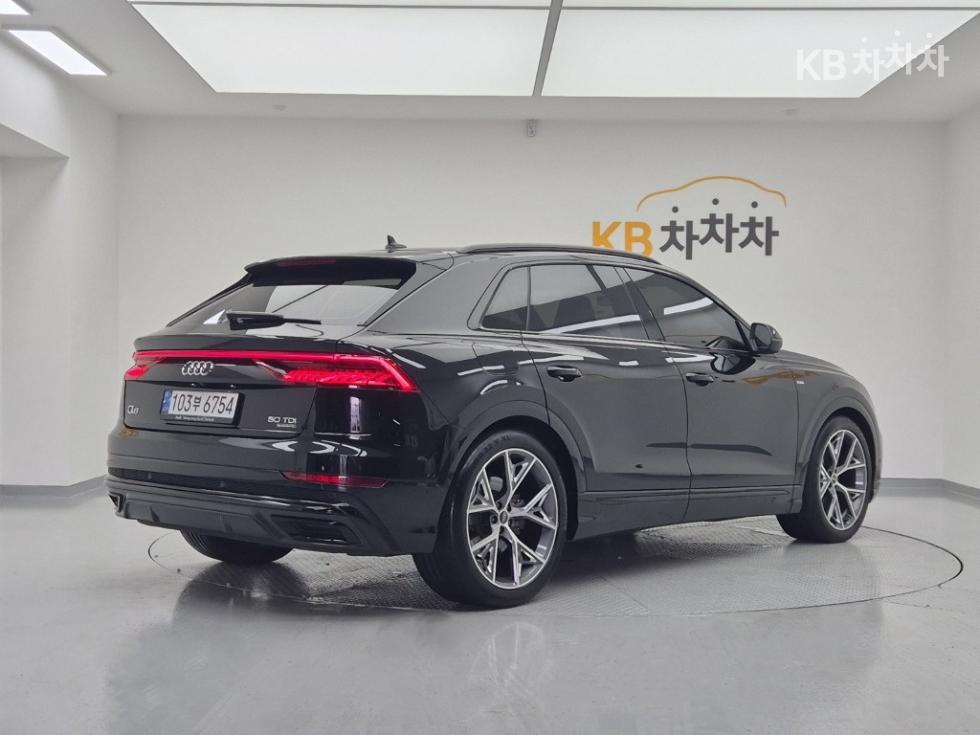Audi Q8 — miniaturë 4