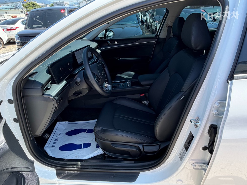 Kia K5 — miniaturë 13