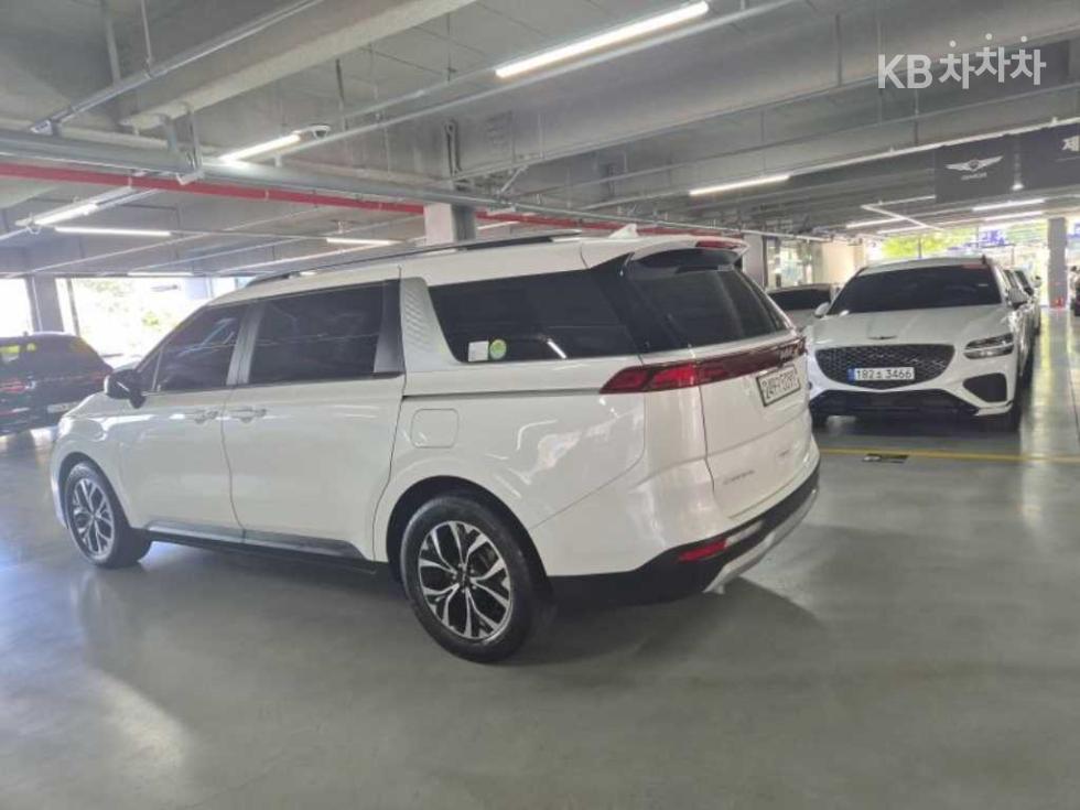 Kia Carnival — miniaturë 5