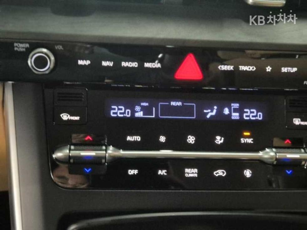 Kia Carnival — miniaturë 8