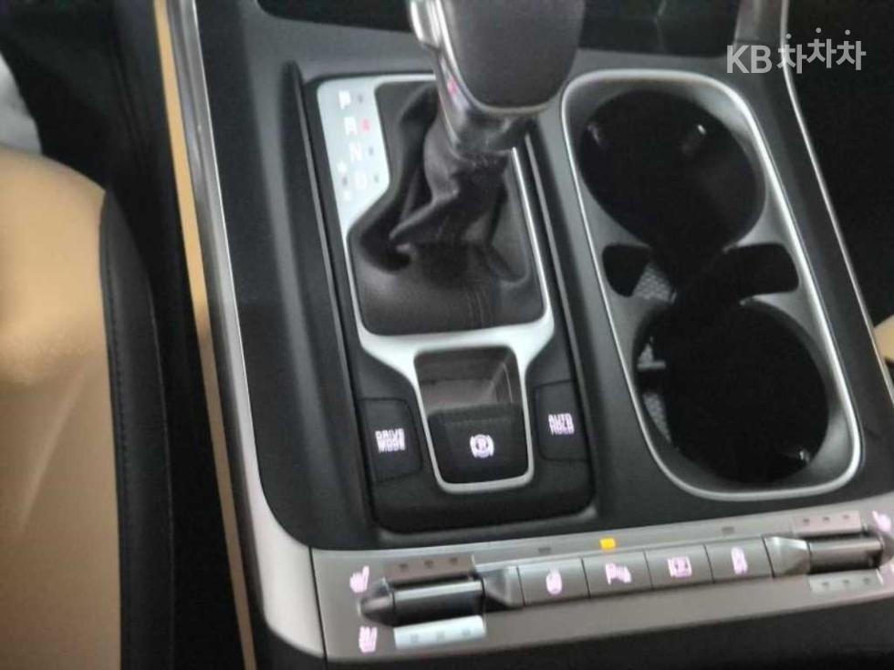 Kia Carnival — miniaturë 10